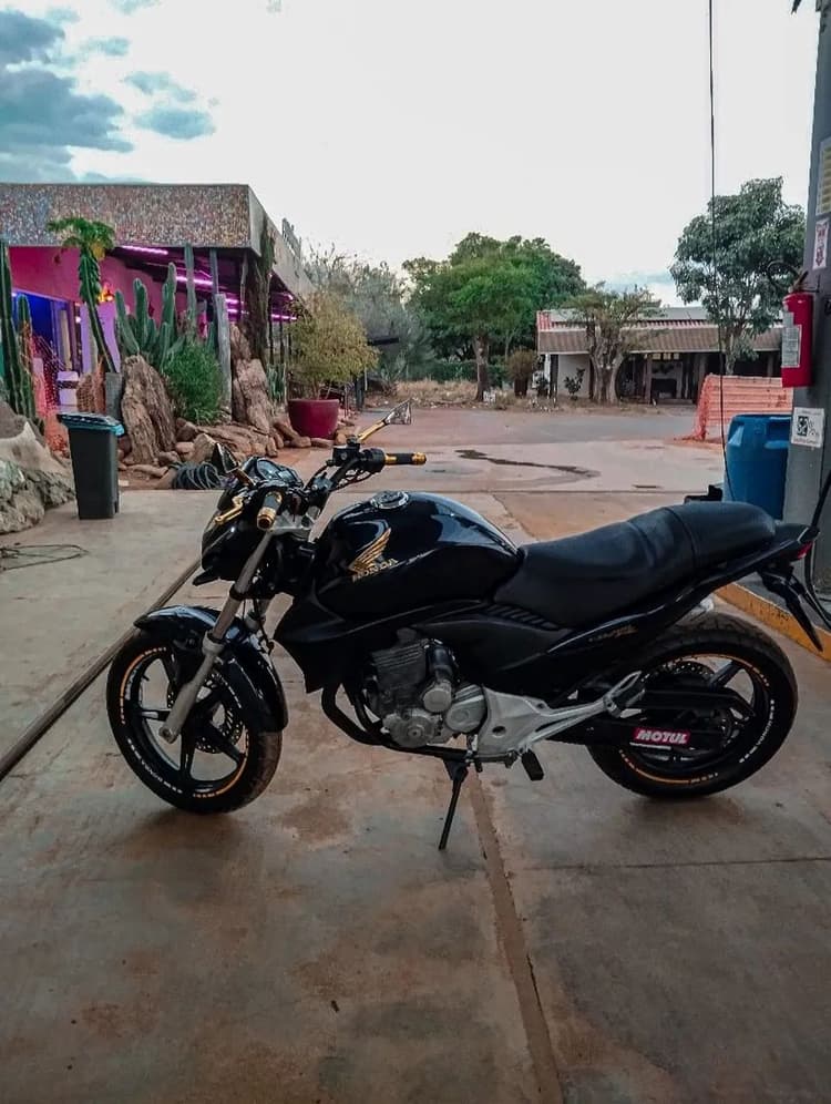 CB300R em ótimo estado 