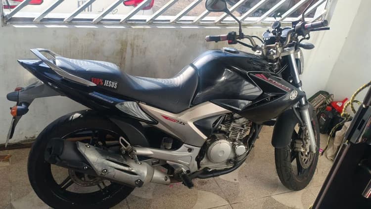 Fazer 250 13/14 preta