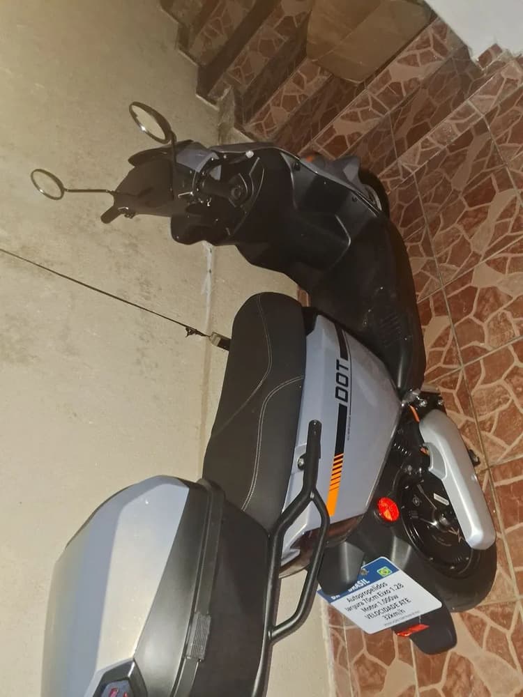 Moto semi nova