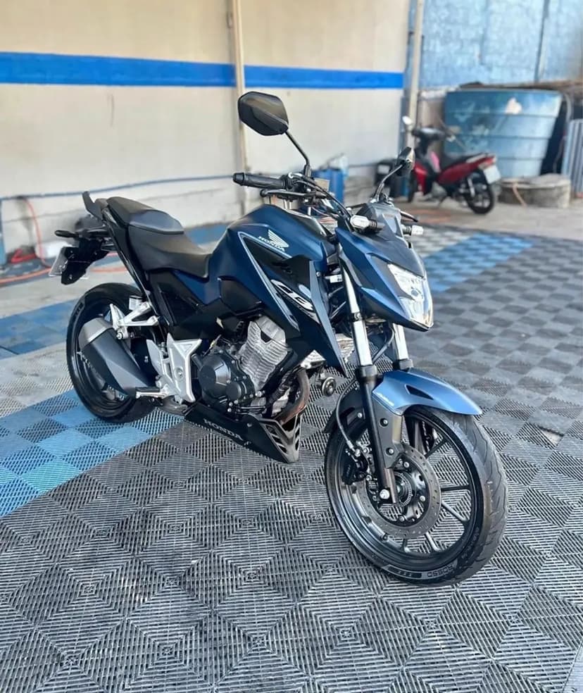 CB 300F