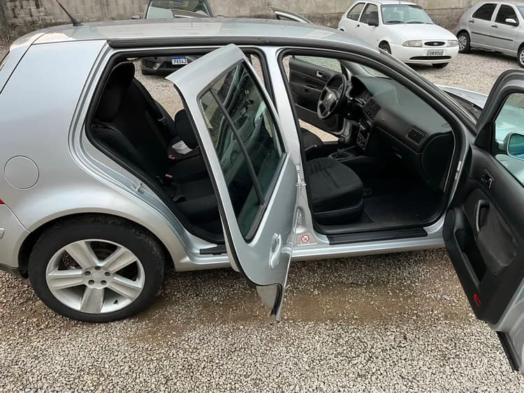 Volkswagen Golf 2.0/2.0 T. Flex Mec.(black & Silv) 2002