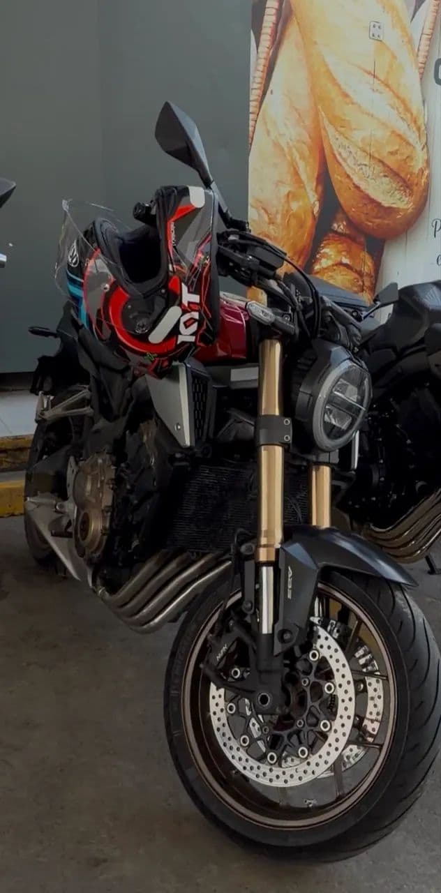 Moto CB650R