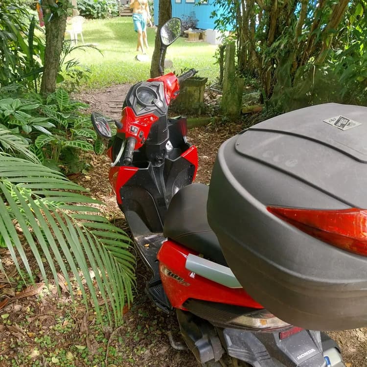 Moto automática em perfeito estado