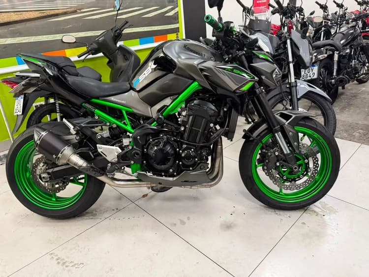 KAWASAKI Z900