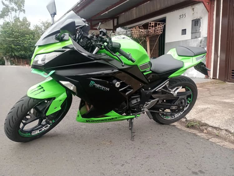 Moto ninja 300