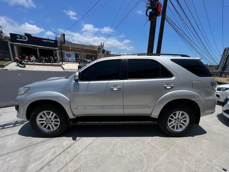 Toyota Hilux SW4 SRV D4-d 4X4 3.0 TDI Dies. AUT 2015