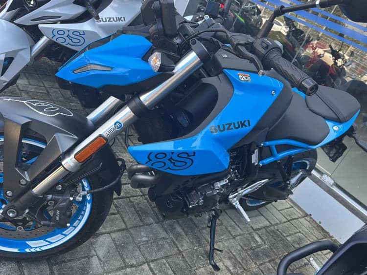 SUZUKI GSX 8S