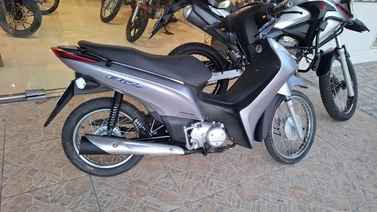 BIZ 125 ES  2015