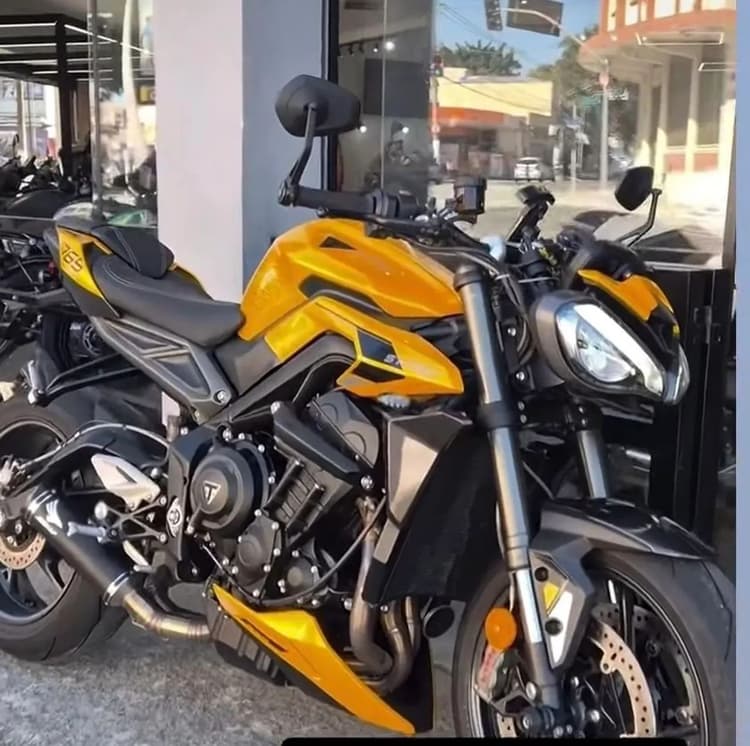 Triumph 765 rs