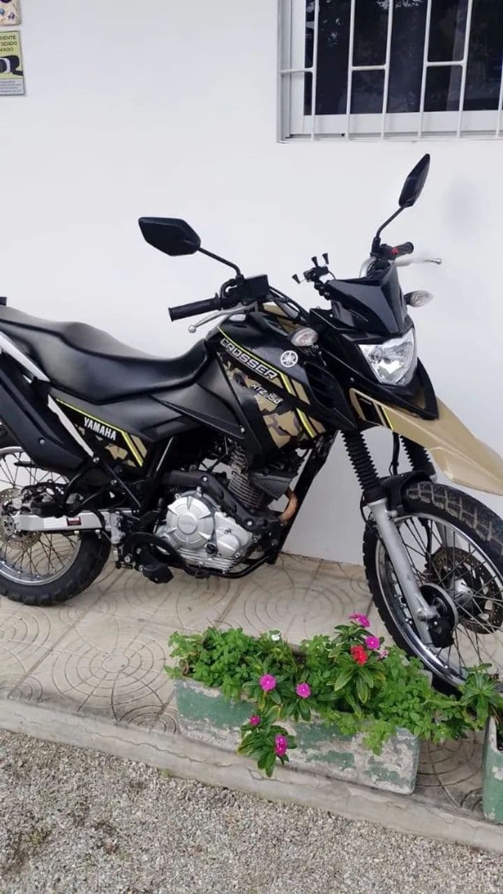 Vendo moto Crosser semi nova 