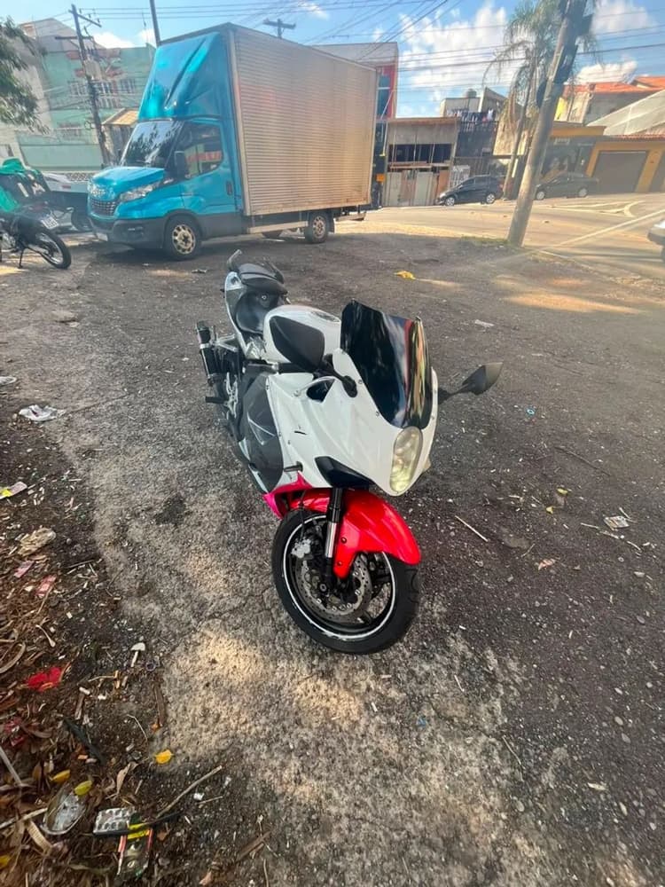 VENDO TROCO COMET GTR250