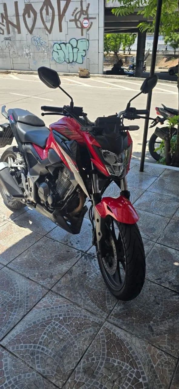 Moto CB300f Twister 