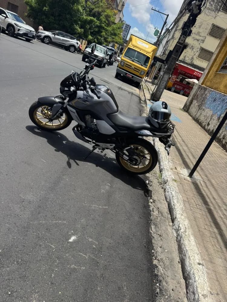 Vendo moto semi nova 