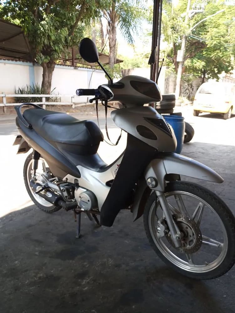 Moto em perfeito estado