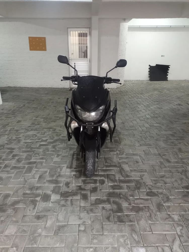 VENDO  NMAX 160 SEMI NOVA 