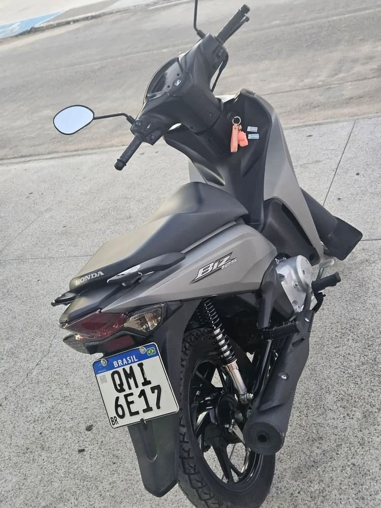 Vendo biz semi nova 