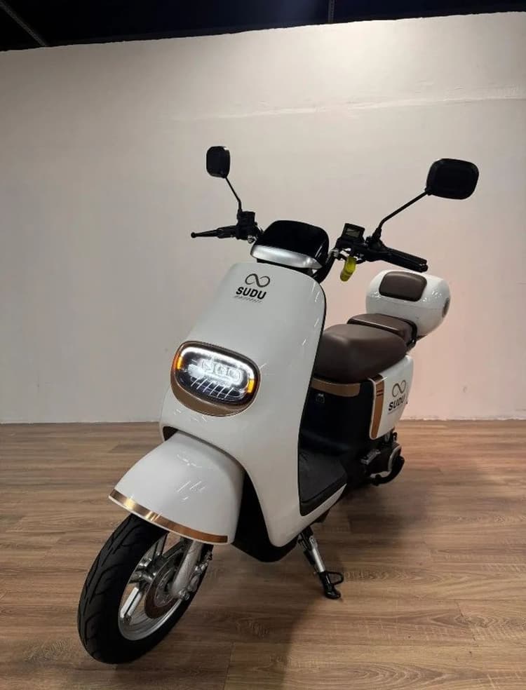 Scooter elétrica 