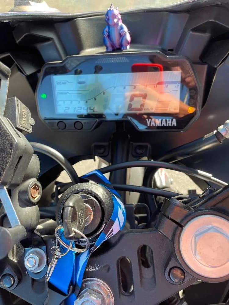 YAMAHA R15
