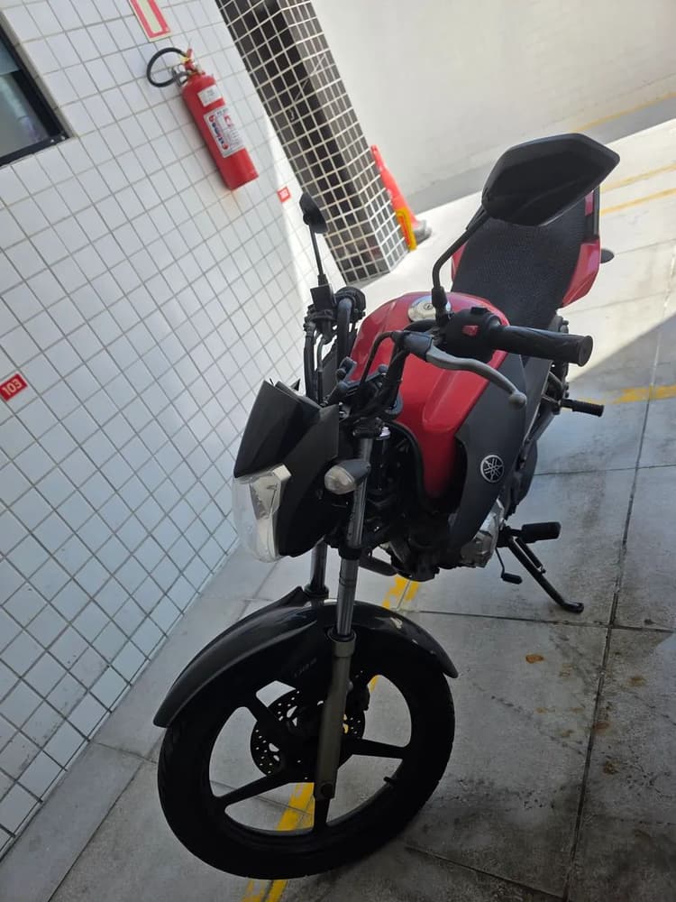 Moto yamaha com baixa quilometragem 