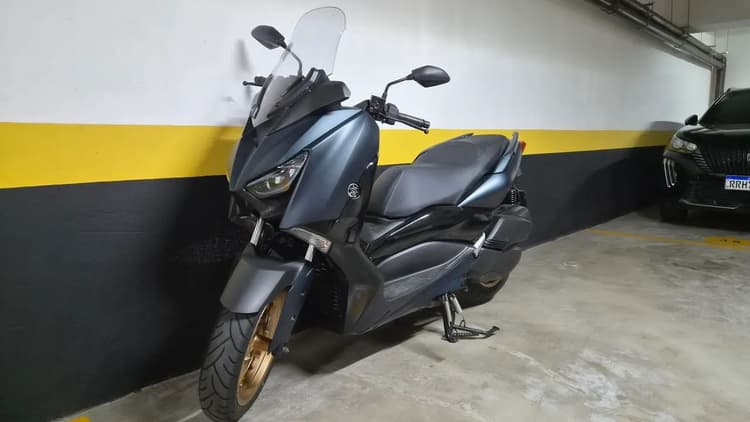 X-Max
