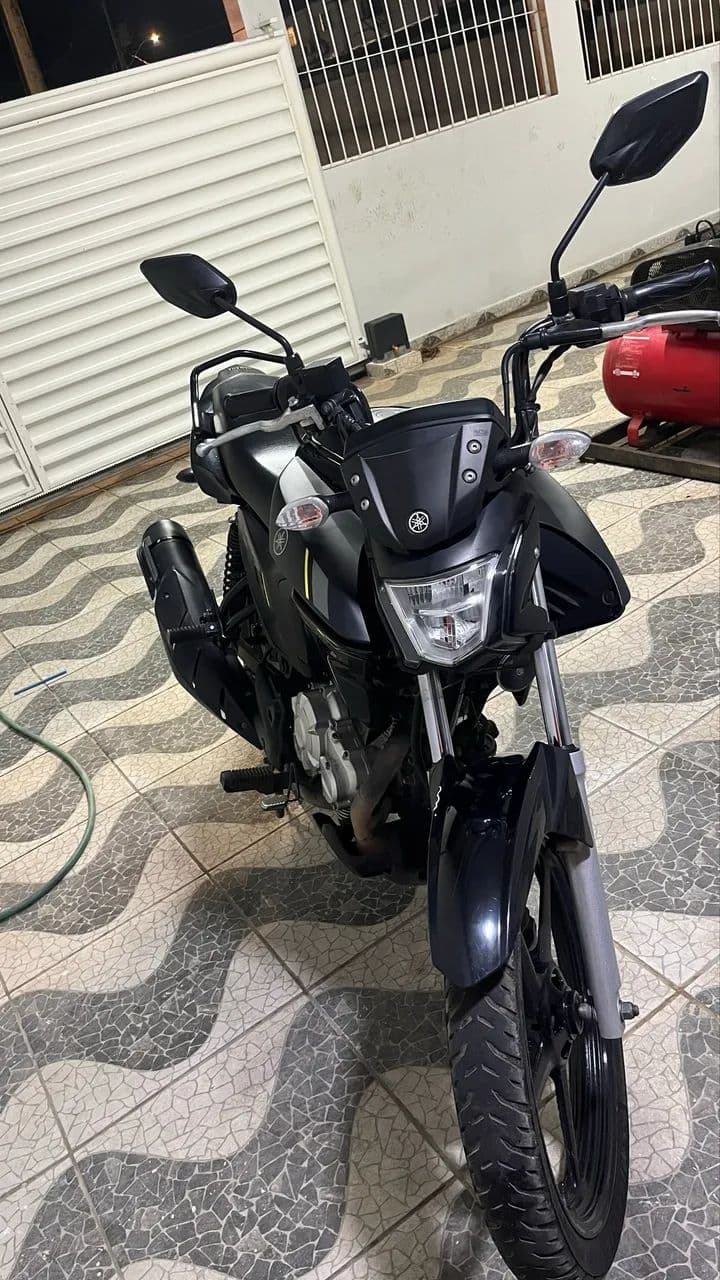 2 modelos Yamaha factor e xt660 quitada