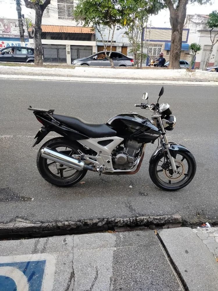 CBX Twister 2006 ótimo estado 