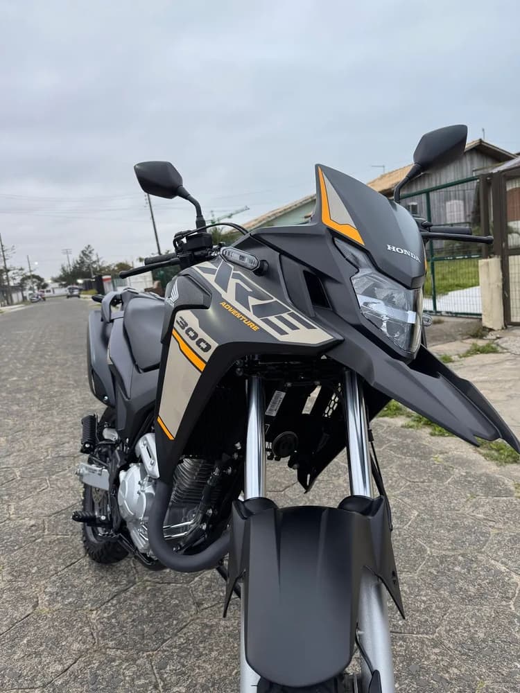 XRE 300 Adventure 2023 impecável com 7.000km