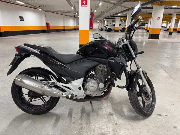 Cb 300 muito nova 2011