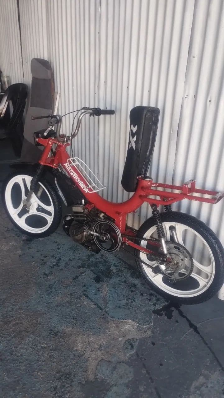 MOBYLETTE andando 