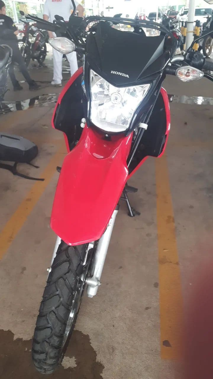 Bros pouco rodada com manual e chave reserva