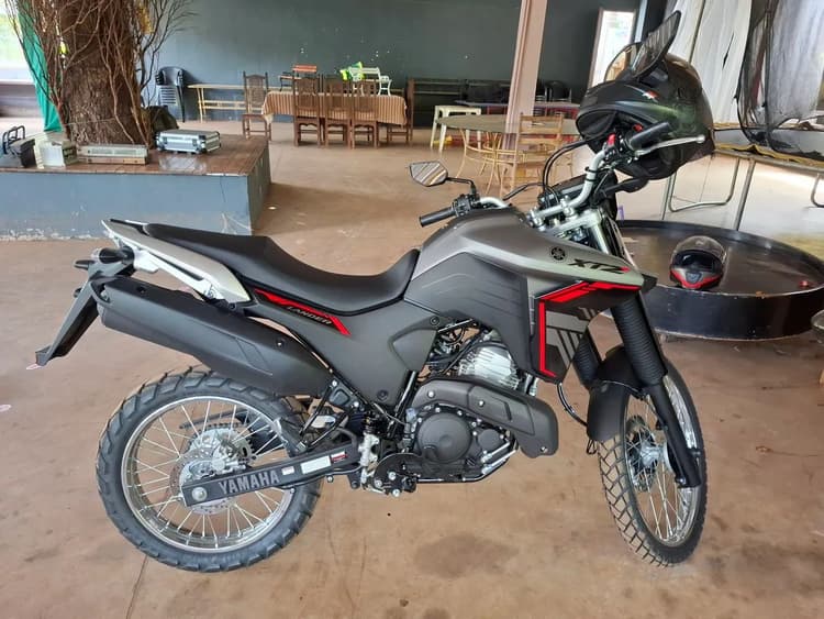 Vendo lander 2026 muito nova sem detalhes 