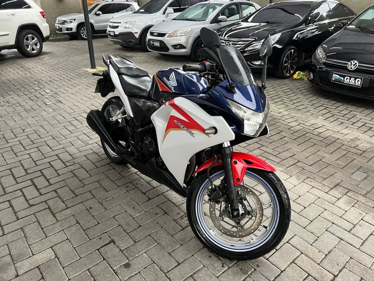 CBR 250R - Em ótimo estado