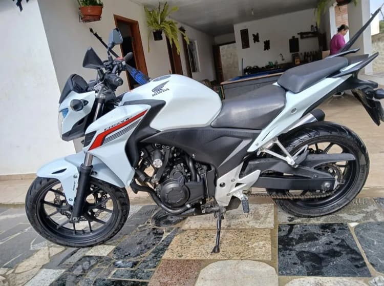 CB 500 F com ABS