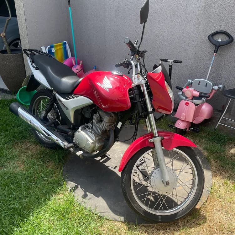 Titan 150 ES com partida 