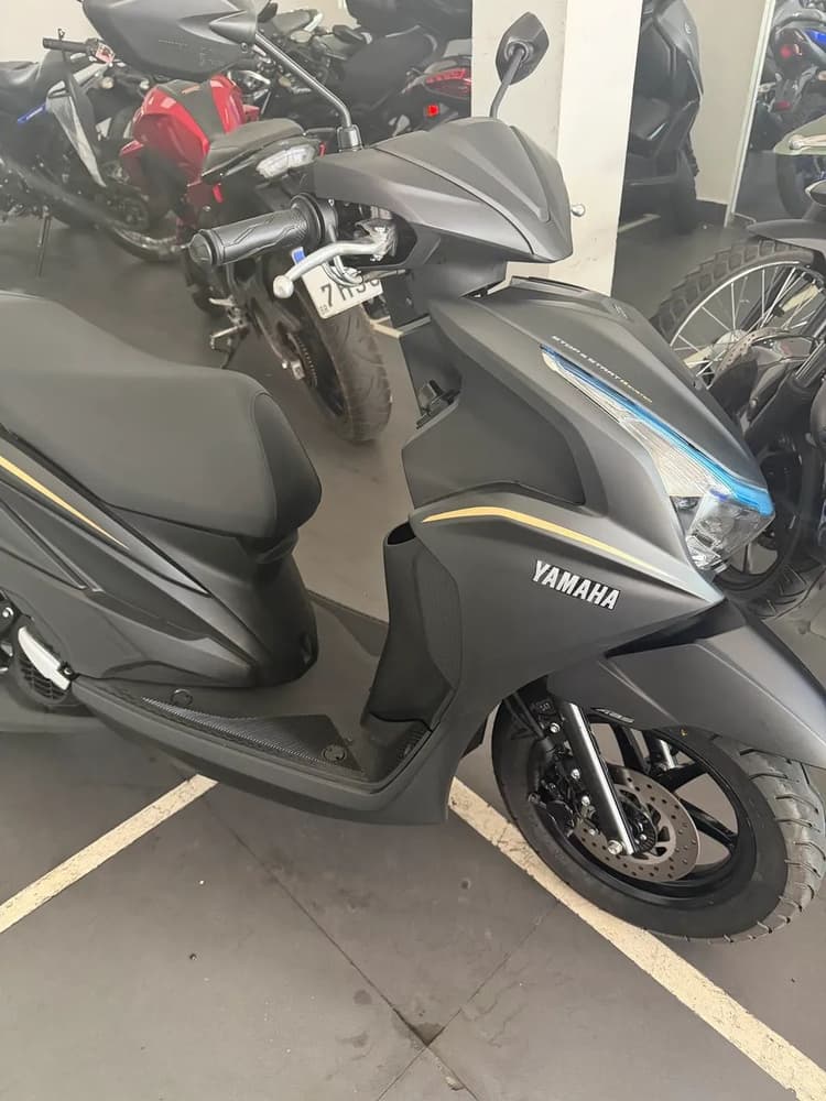 YAMAHA FLUO 2027