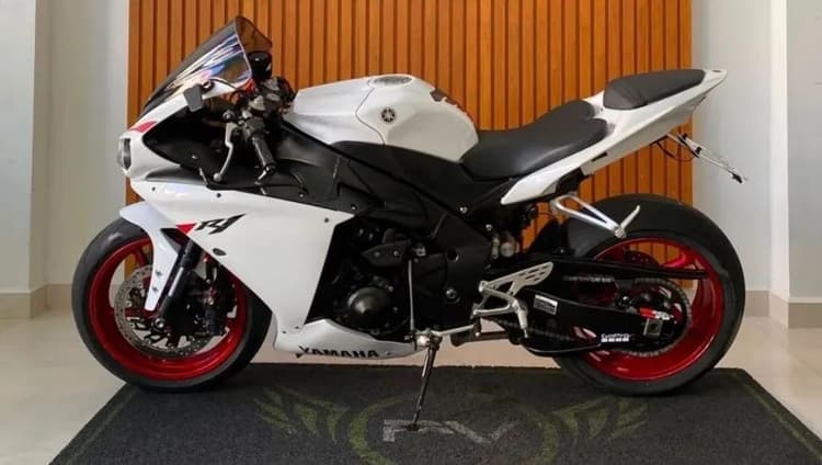 R1 Yamaha 