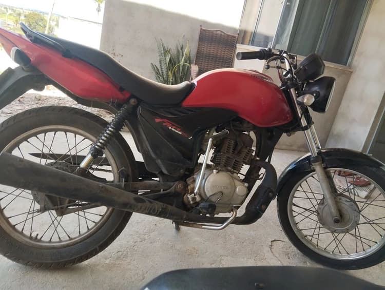 Moto sem nada pra fazer pega e andar 
