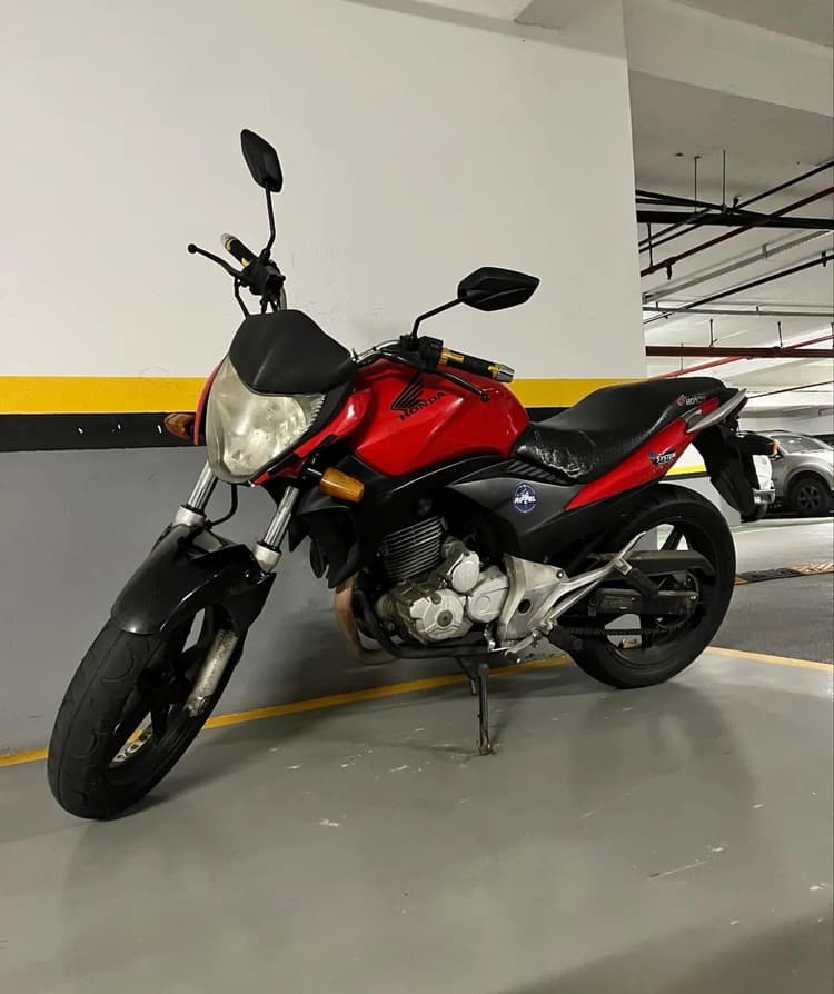 CB300 2011 Em excelente estado