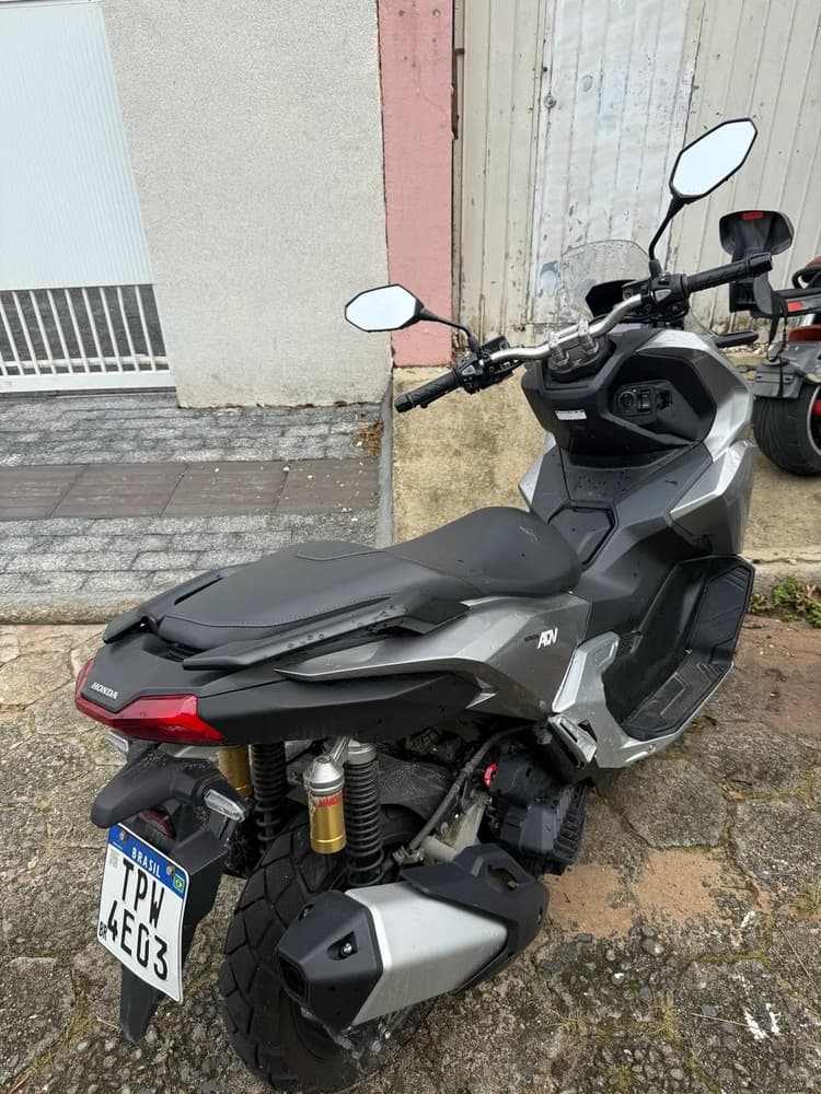 Honda ADV prata perfeita 