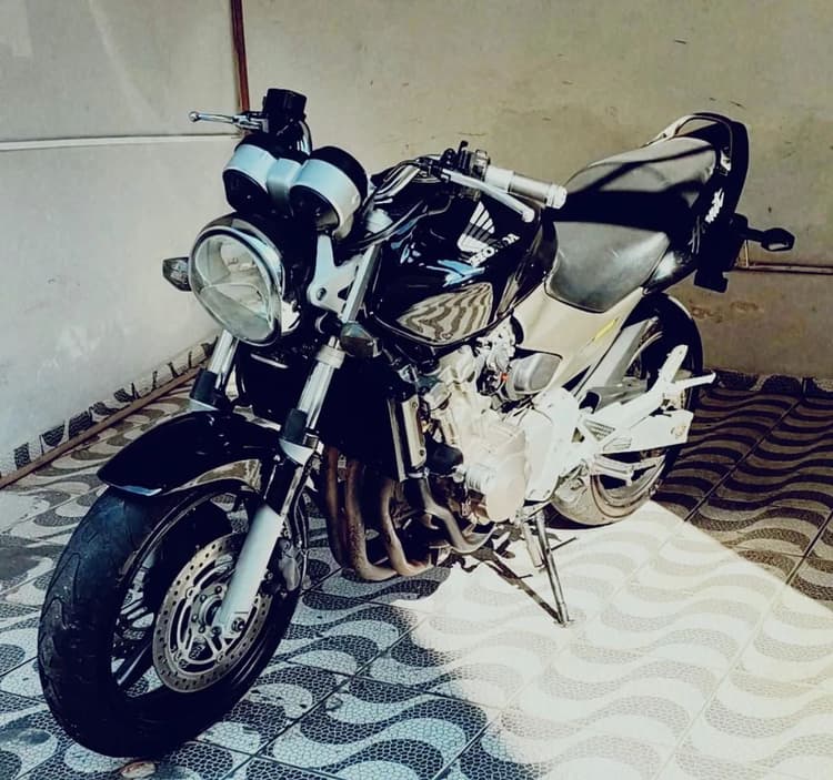 Hornet Carburada 