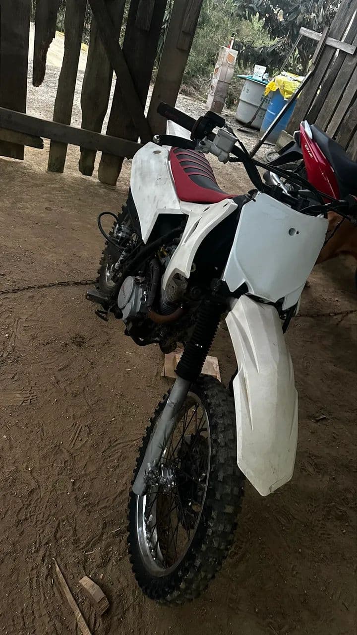Vendo moto de trilha 
