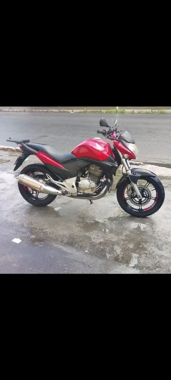 Moto CB 300