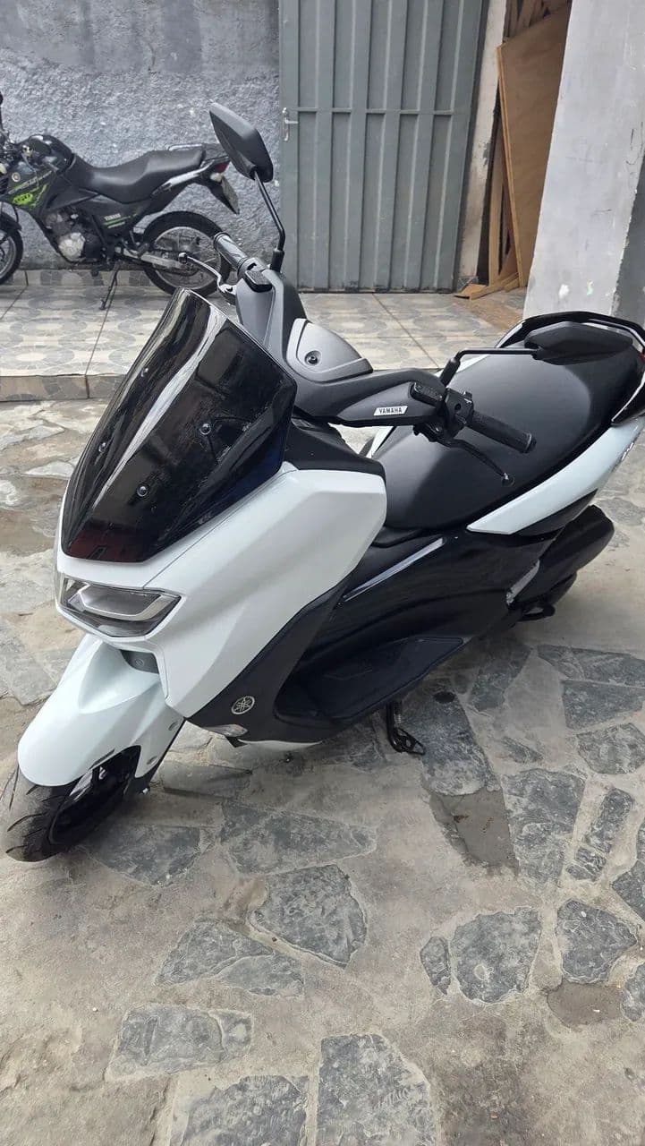 Moto NMAX 