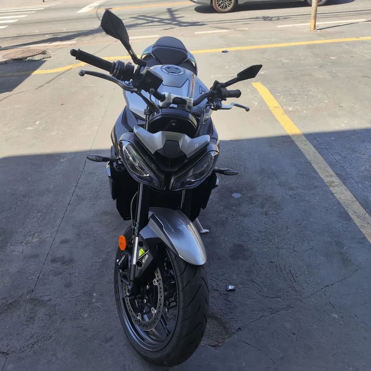 Triumph 765r 