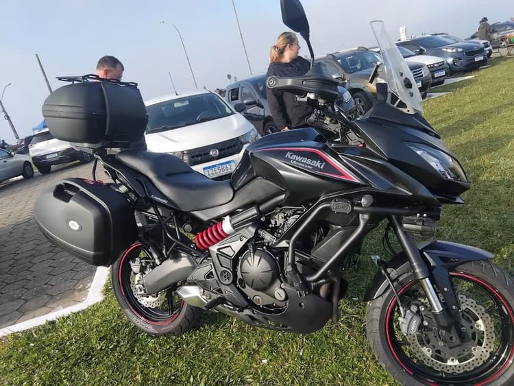 Versys 650 com mais de 5mil em acessórios 