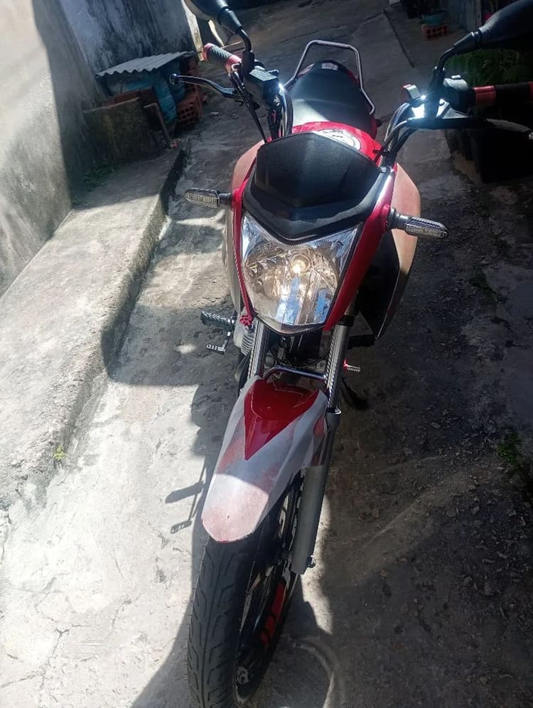 Moto pouca quilometragem, bem conservada 