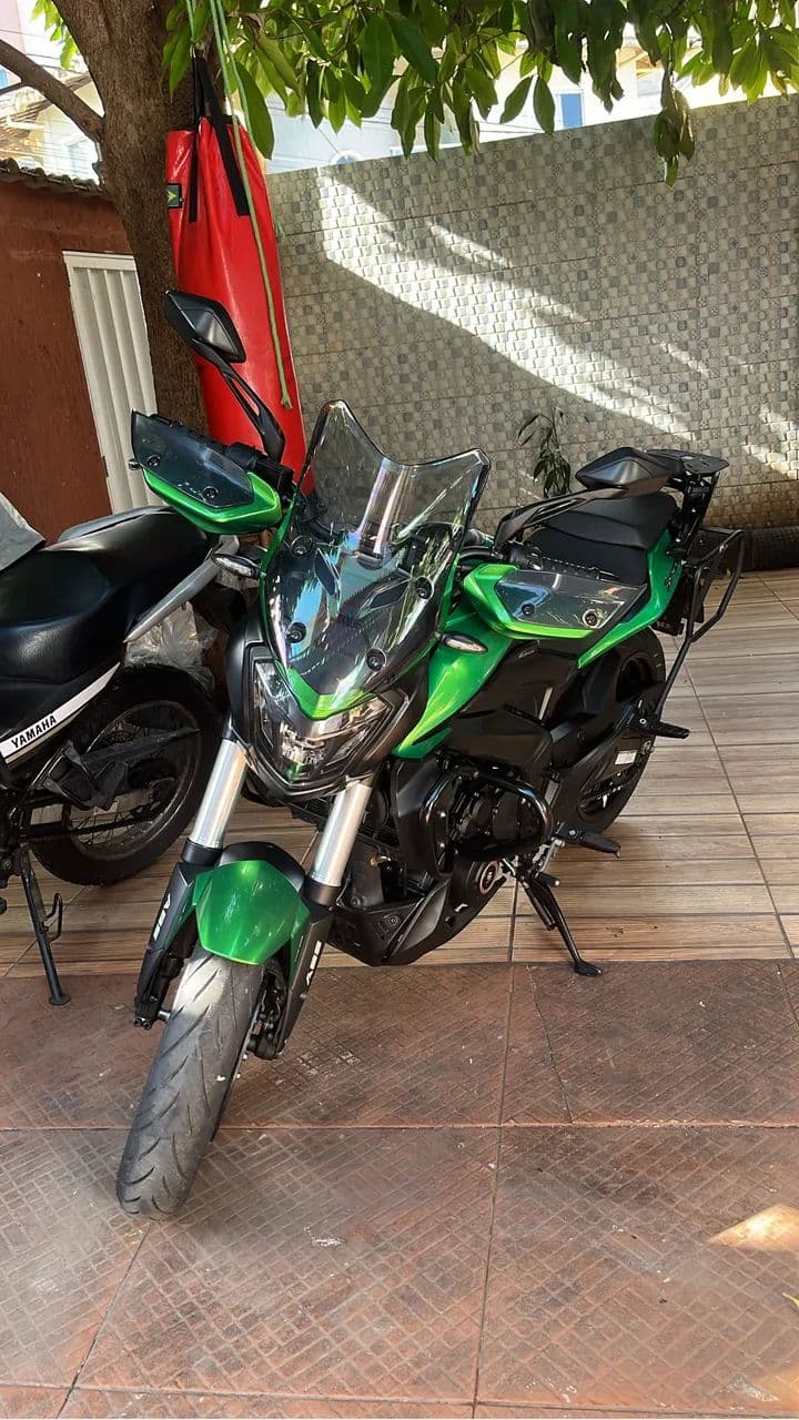 Dominar 400 