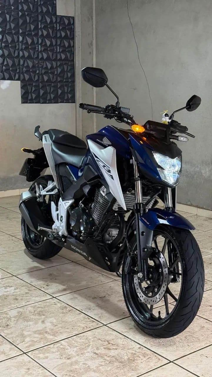vendo cb300f impecável 