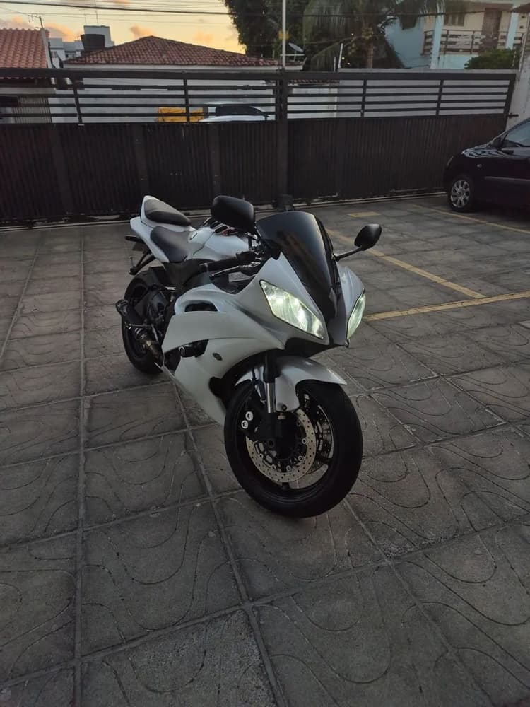 YAMAHA YZF - R6 - PARA VENDER LOGO
