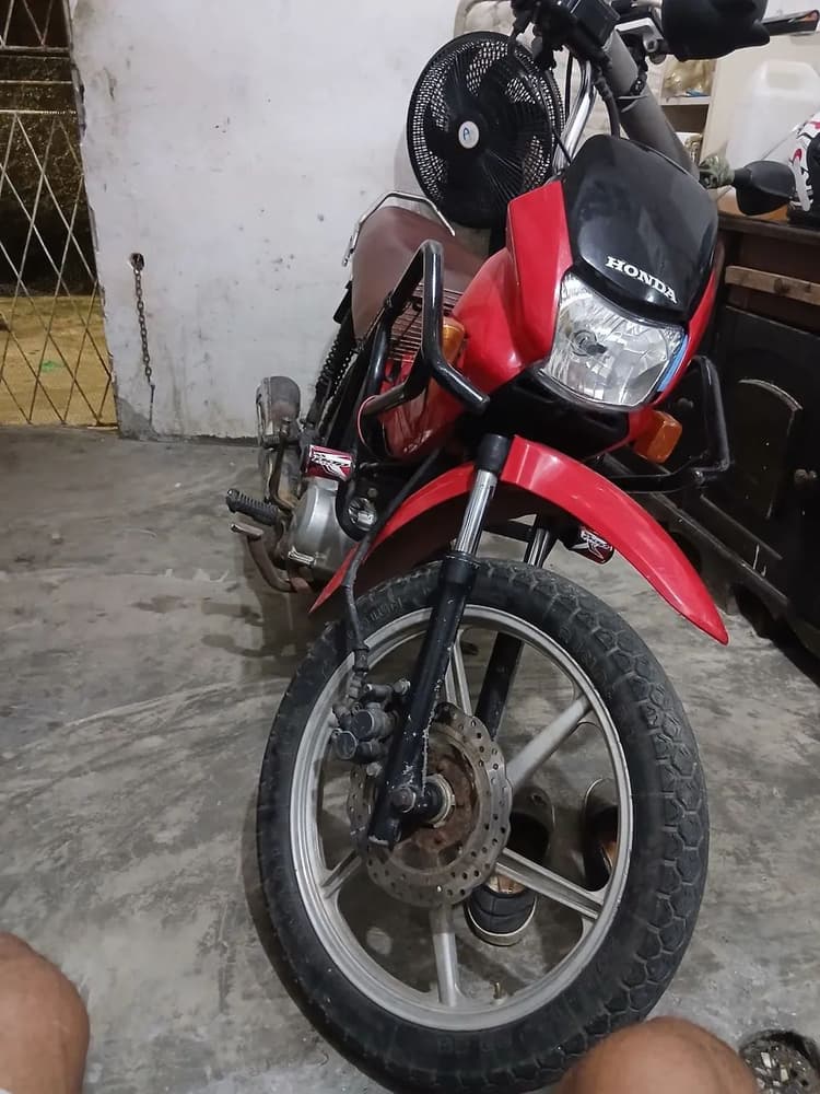 Moto 100 pop